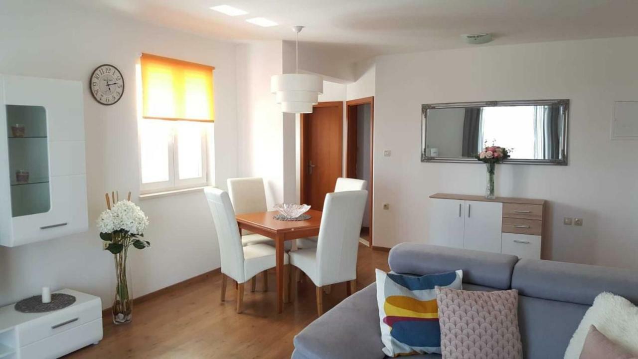 Cozy Apartment With Sea View Kaštela Dış mekan fotoğraf